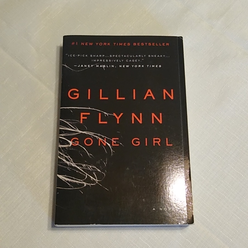 GONE GIRL Paperback book